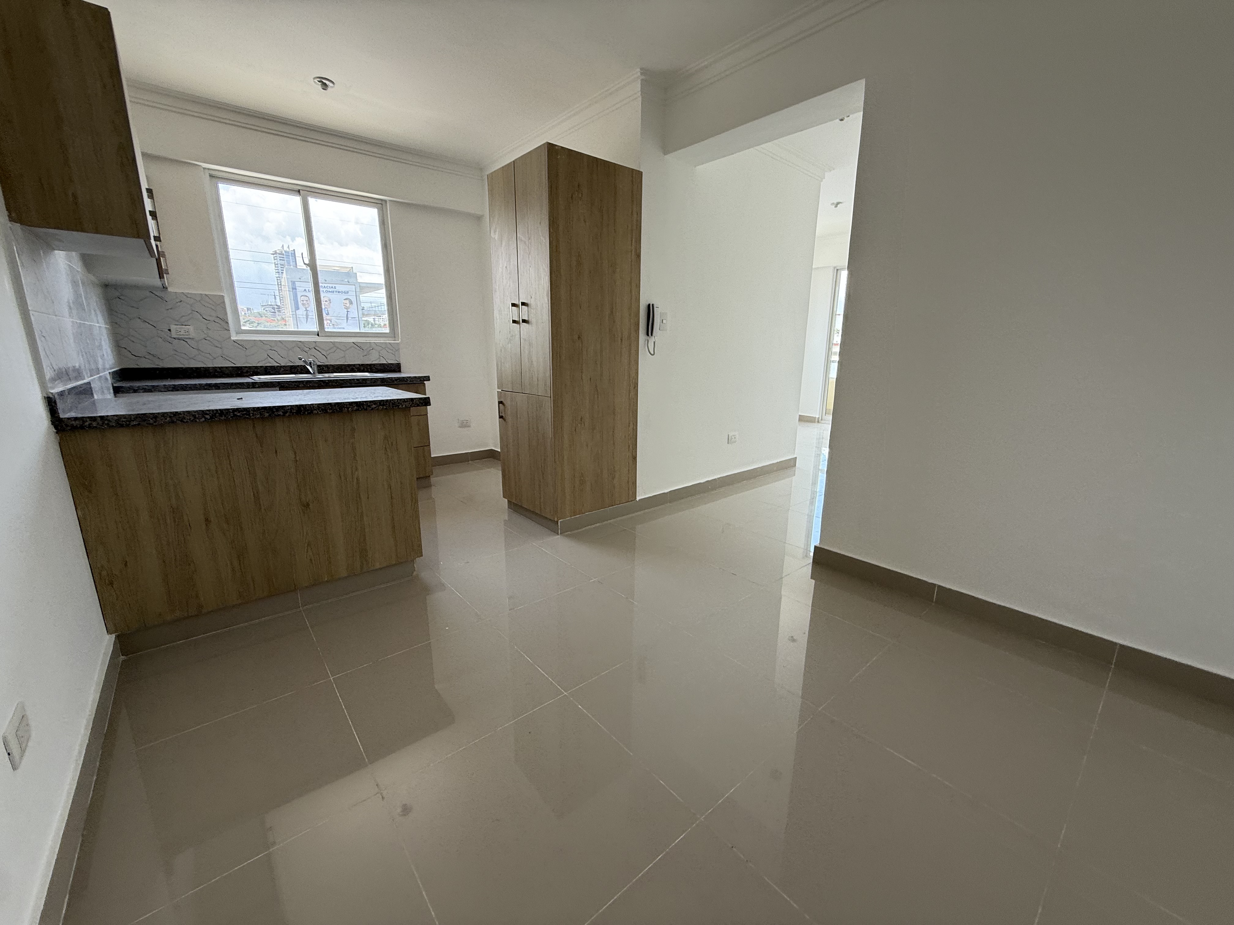 apartamentos - Vendo independencia piso 4 tres habitaciones , dos 8