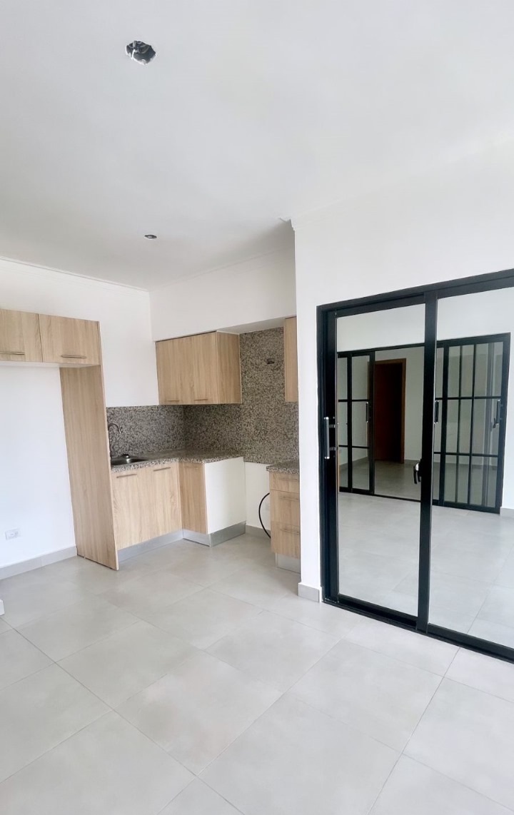 apartamentos - Rento apartamento sin amueblar en Evaristo Morales  6