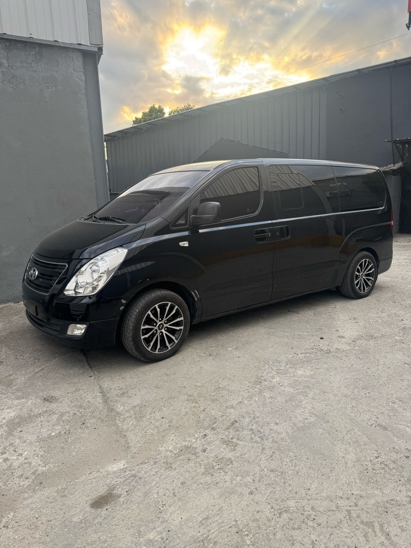 jeepetas y camionetas - HYUNDAI STAREX DE CARGA  4
