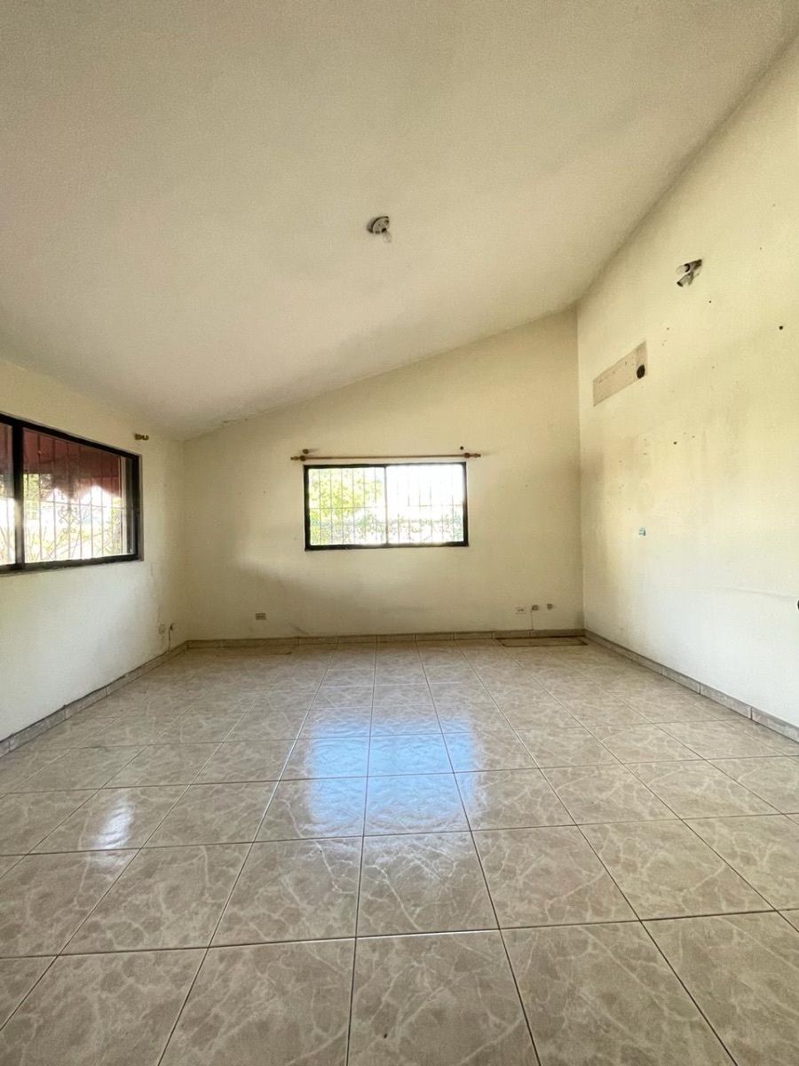 casas - Casa en Alquiler  En los prados para comercio 6