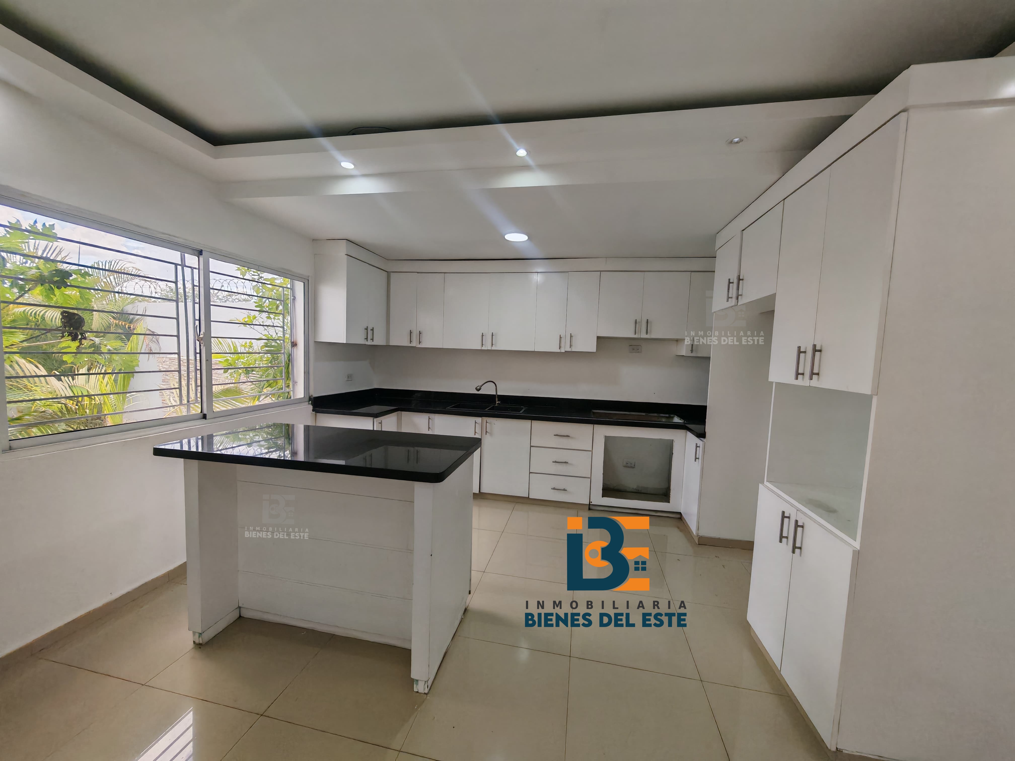 casas - Se Renta Hermosa Casa de Dos Niveles con piscina  2