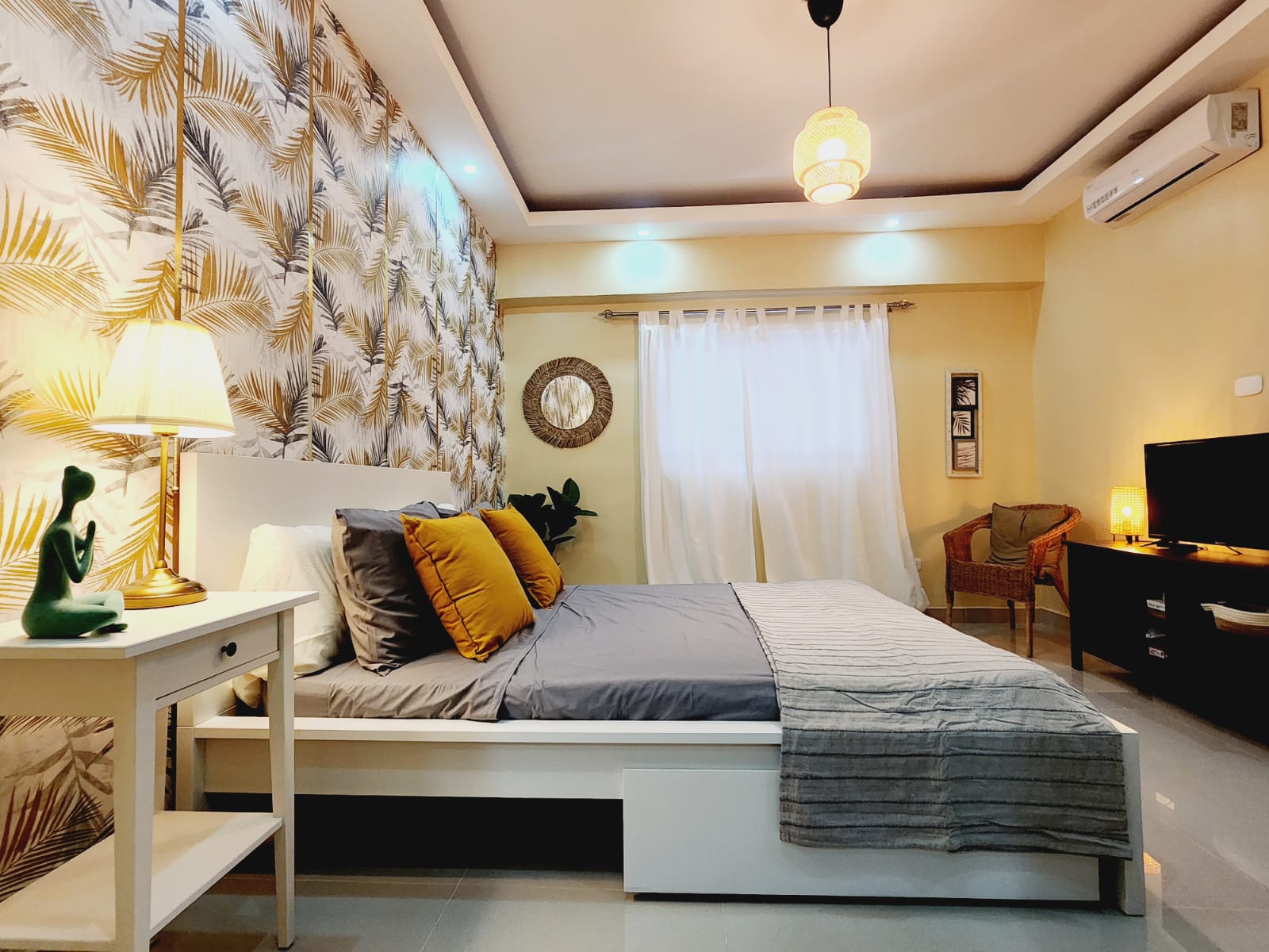 apartamentos - Zona Universitaria  Alquiló de apartamento totalme 8