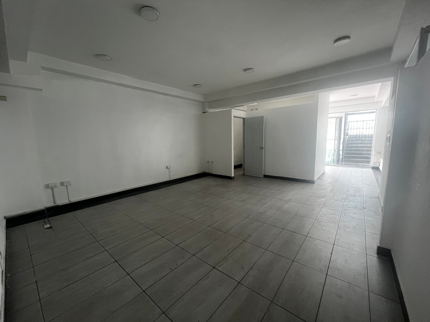 oficinas y locales comerciales - Oficina Alquiler Naco de 120 m2. Segundo Nivel  7