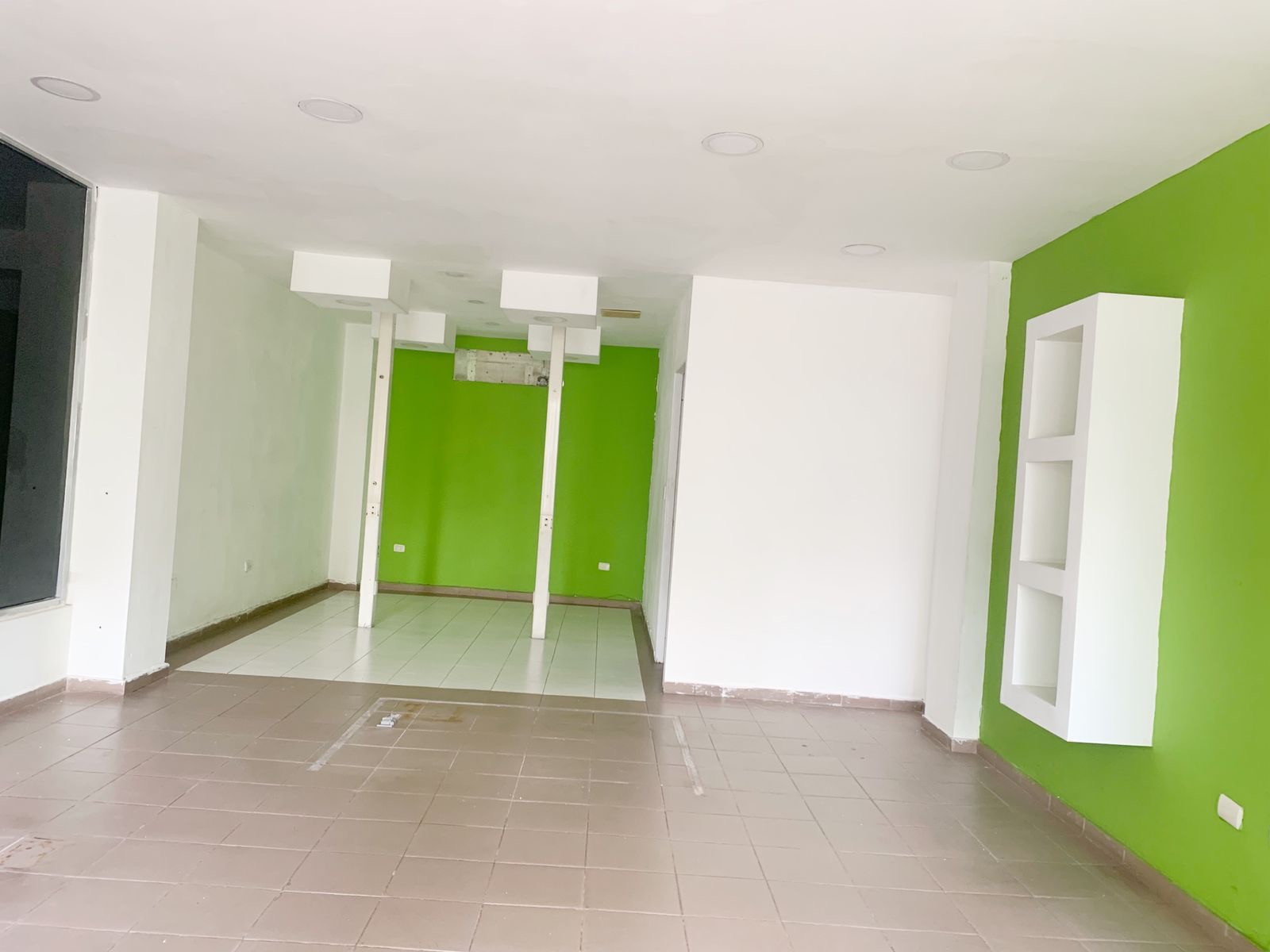 oficinas y locales comerciales - Locl céntrico en Venta  6