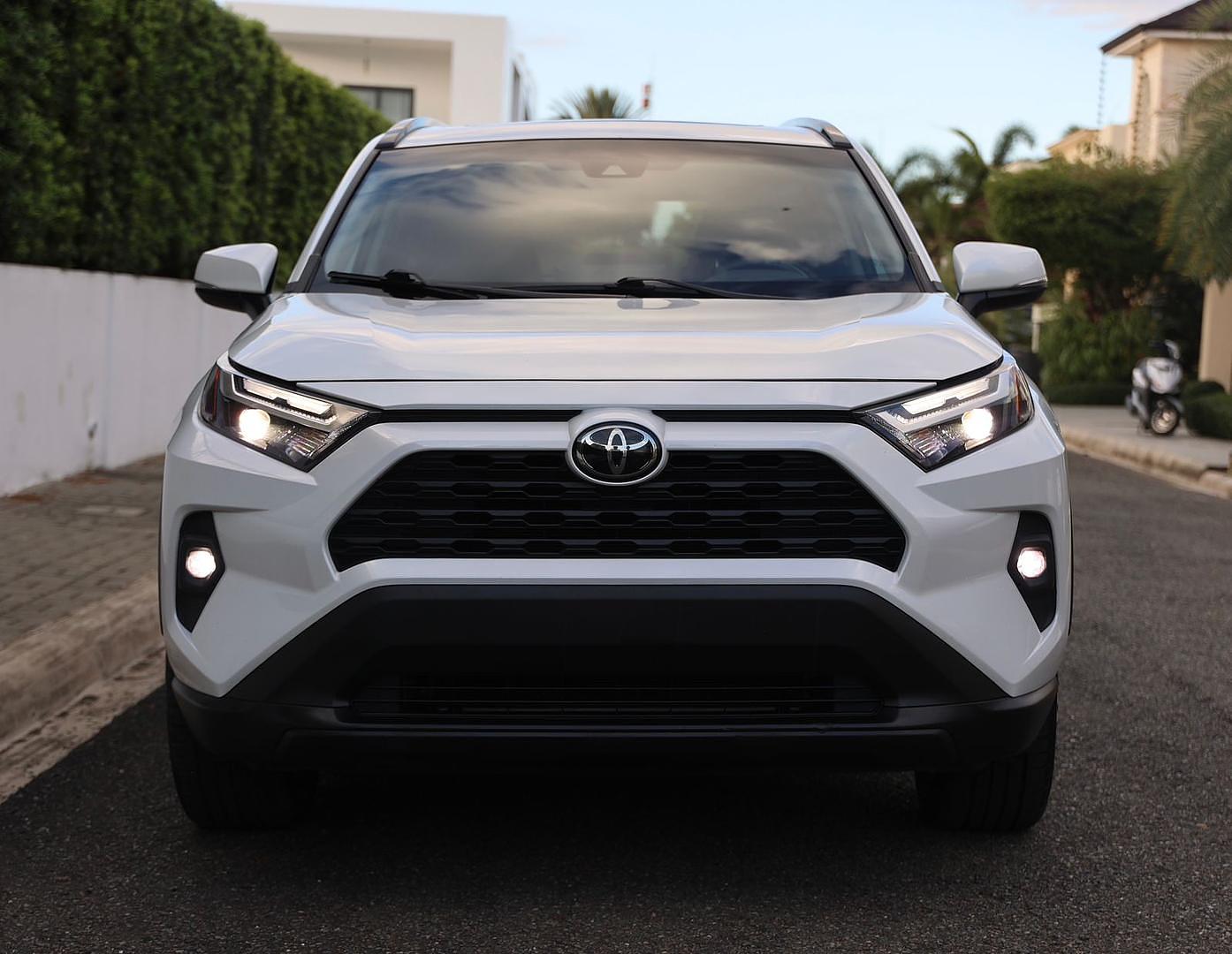 jeepetas y camionetas - Toyota RAV4 XLE premium 2023