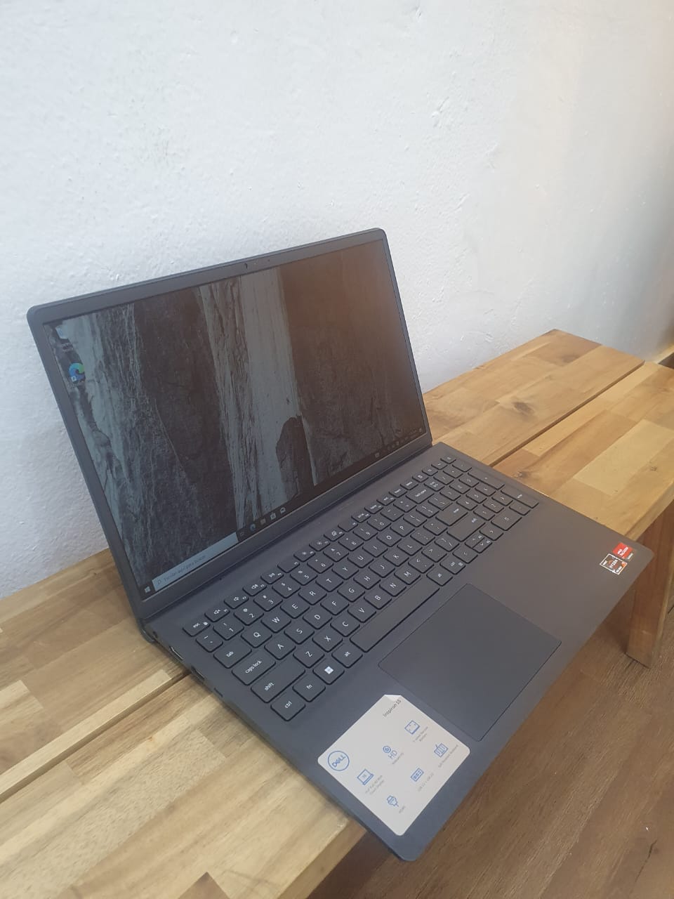 computadoras y laptops - Laptop Dell Inspiron 15, AMD Ryzen 7 7730U, 16GB RAM, 512GB SSD, 15.6" FHD nueva 2