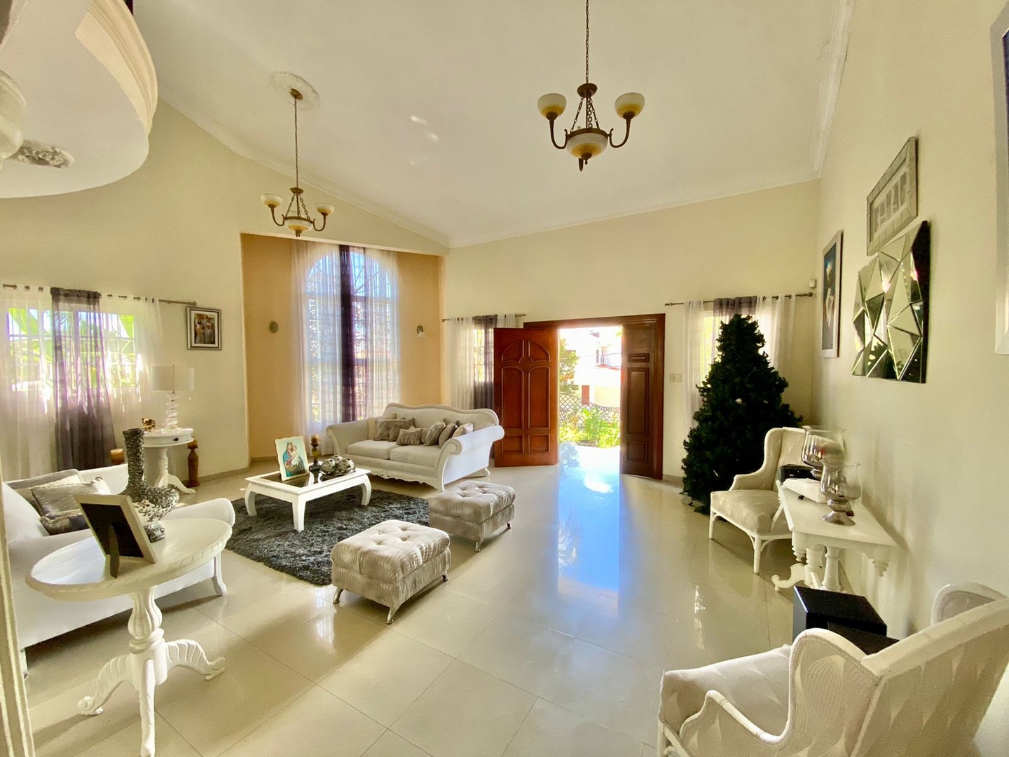 casas - Venta de casa con piscina en arroyo hondo 3 distrito nacional  4