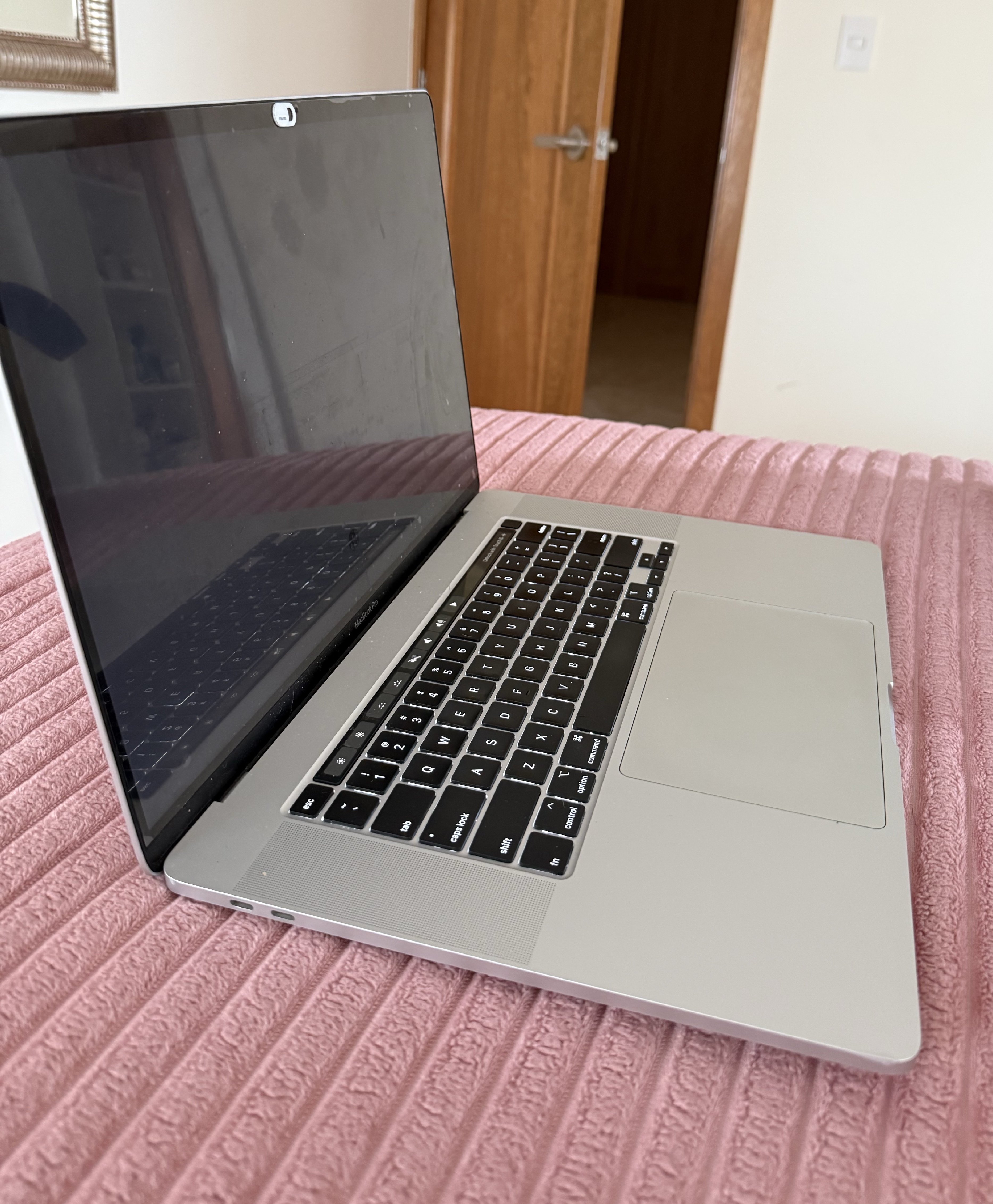 computadoras y laptops - MACBOOK PRO 16inch 2019 2