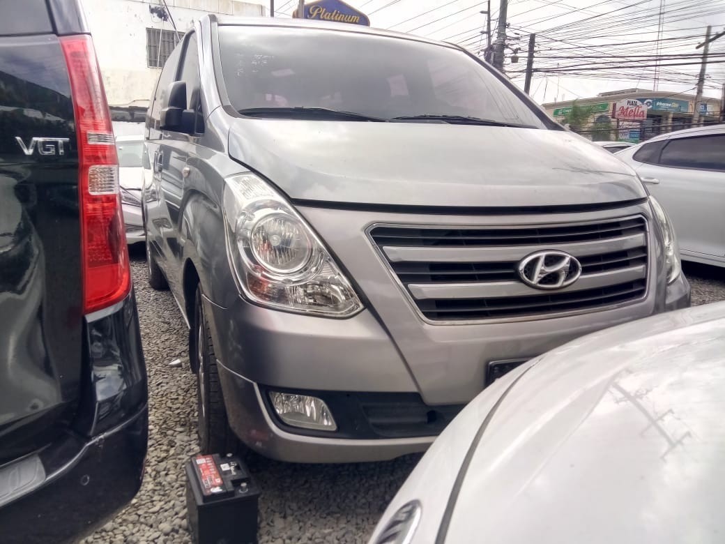 jeepetas y camionetas - HYUNDAI STAREX 2018 GRISDESDE: RD$1,320,000.00 0