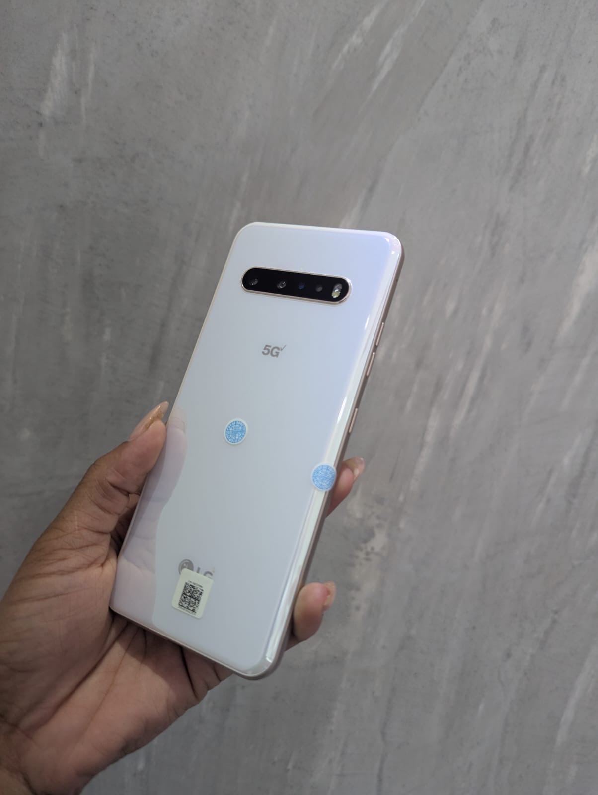 celulares y tabletas - LG v60  2