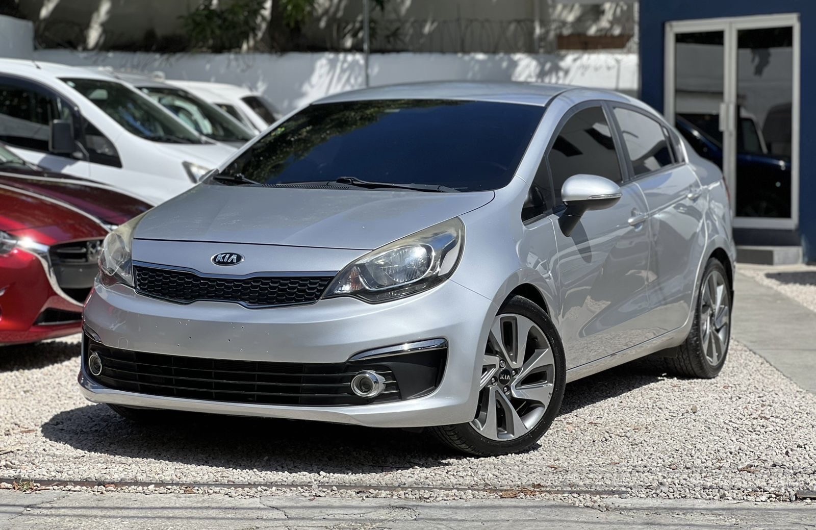 carros - Kia Rio LX 2017$650,000