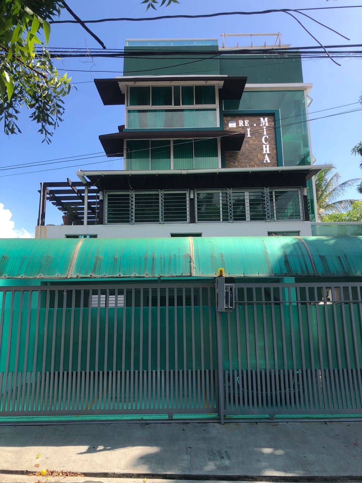 apartamentos - venta de apartamento tipo penthouse con jacuzzi en corales del sur con 258mts 4
