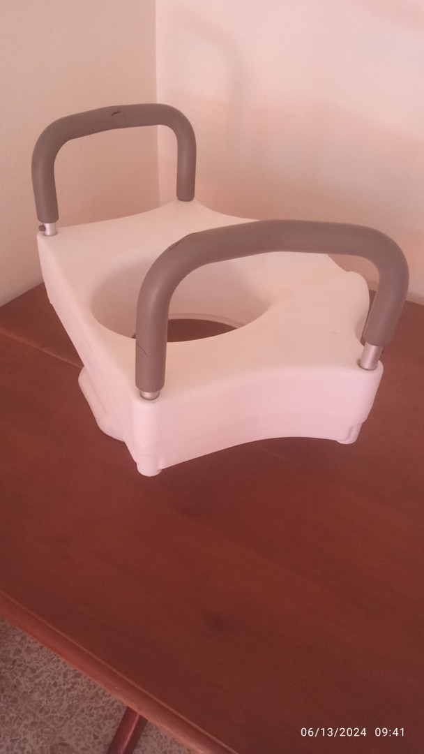 muebles y colchones - Inodoro portartil. De resina plastica antiseptica, anti-algas.,color blanco  1