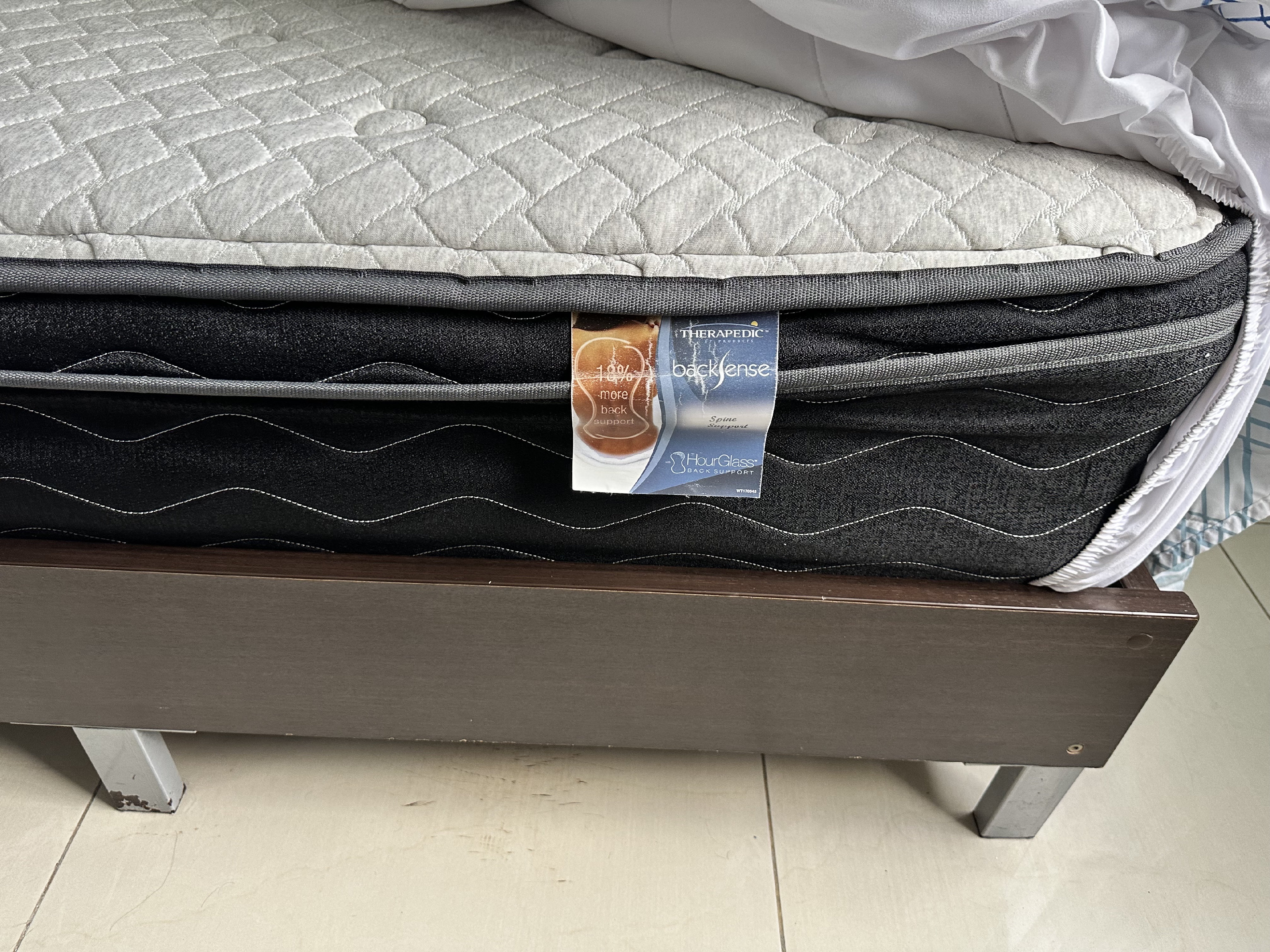 muebles y colchones - Juego de cama full con colchón nuevo y mesa de noche 4