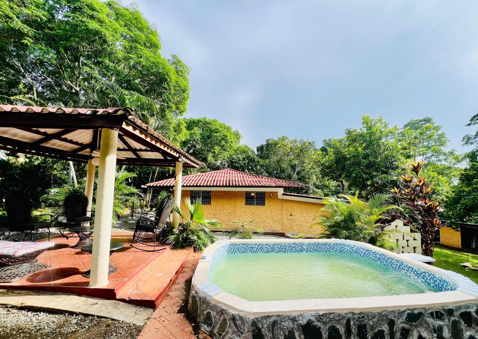 casas vacacionales y villas - Vendo villa campestre en don juan monte plata  0