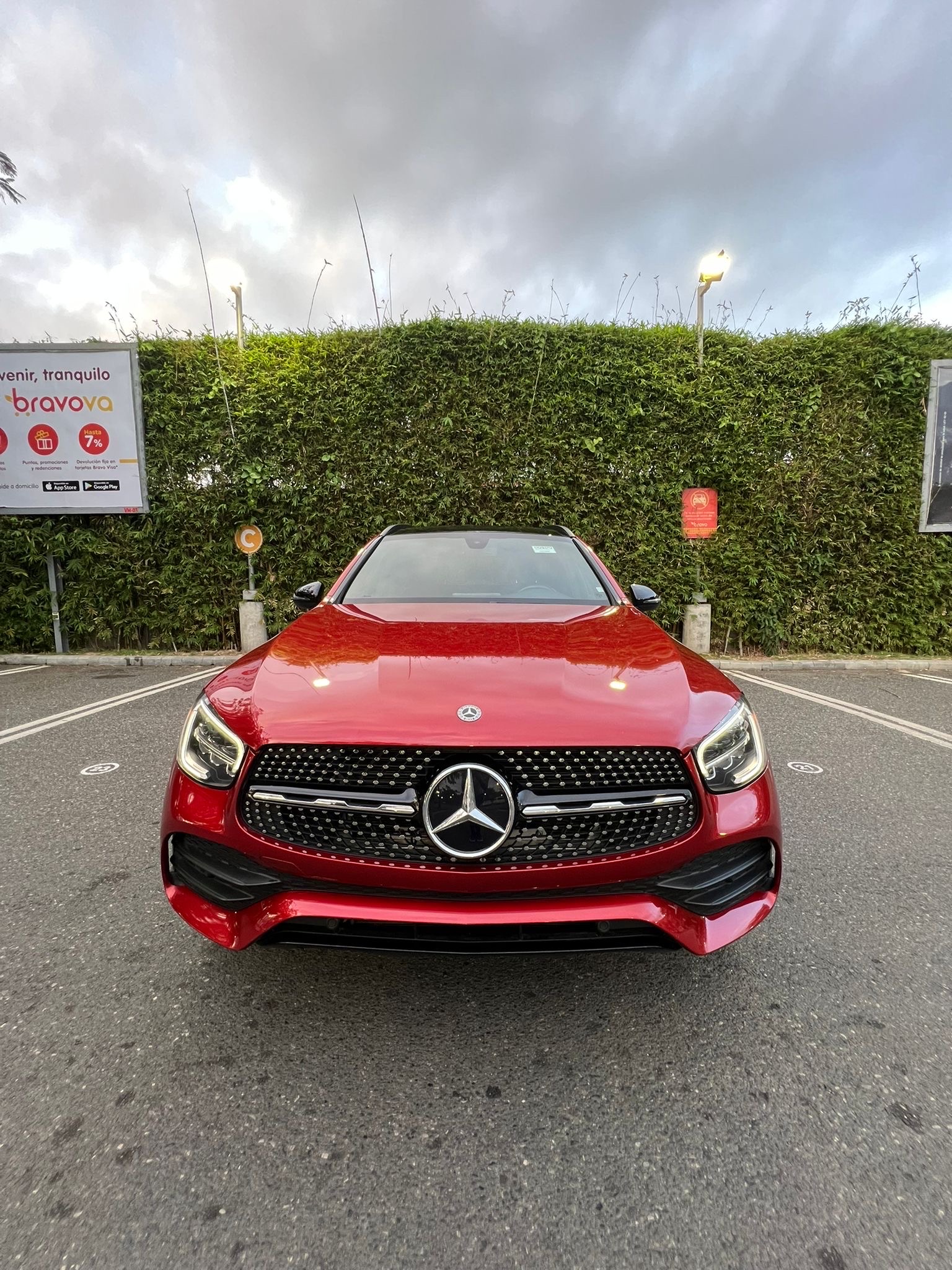 jeepetas y camionetas - Mercedes Benz GLC 300. Año 2020, milla 39,151