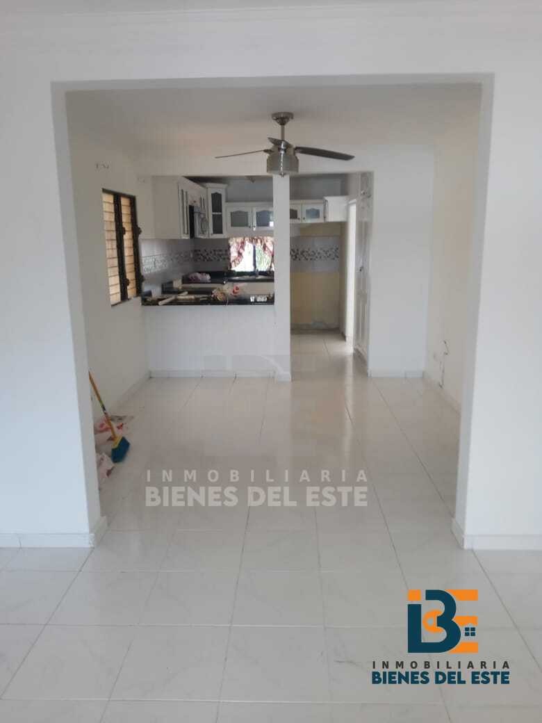 apartamentos - Se Vende Amplio Apartamento Ubicado en el Centro de San Pedro 3