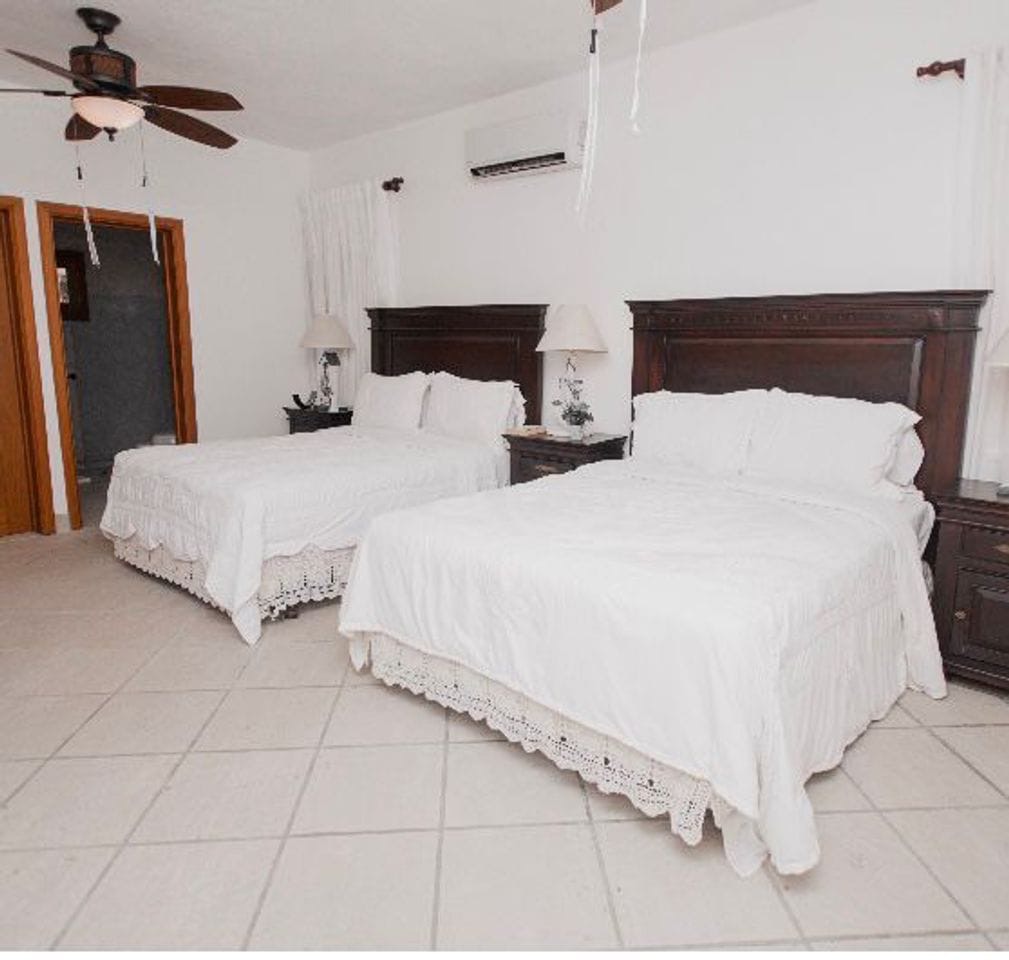 casas vacacionales y villas - Hermosa Villa totalmete remodelada en Juan dolio d 8