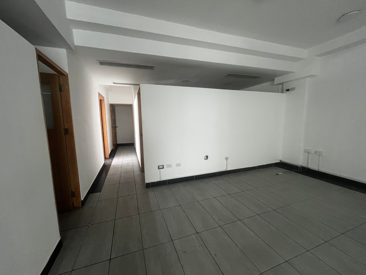 oficinas y locales comerciales - Oficina Alquiler Naco de 120 m2. Segundo Nivel  8