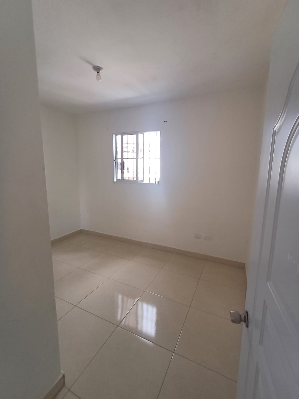 casas - CASA EN VENTA EN LOS PRADOS DEL REY, SANTIAGO. 1