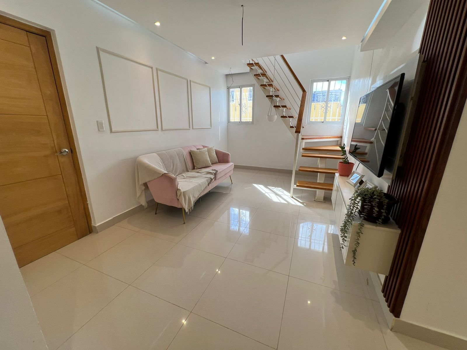 apartamentos - Se vende Penthouse Remodelado ubicado en la Autopista de San Isidro  2