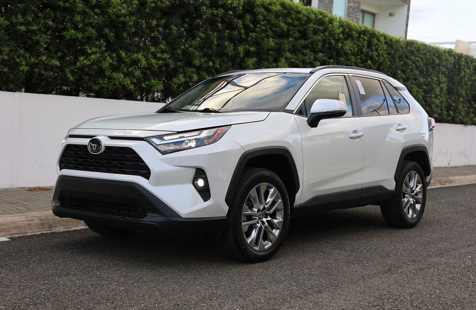 jeepetas y camionetas - Toyota RAV4 XLE premium 2023 1