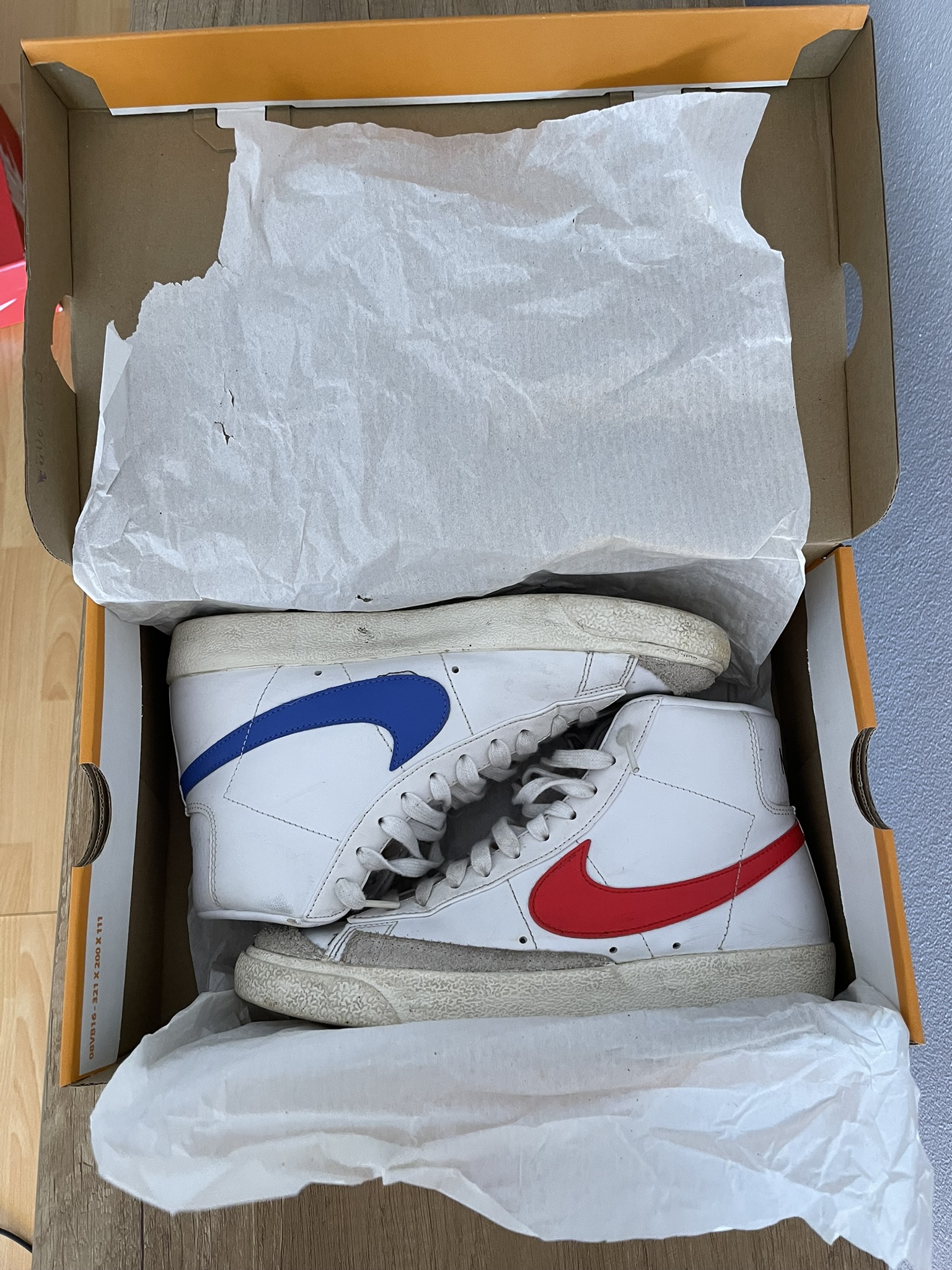 zapatos para hombre - Nike Blazer Mid '77 VNTG Blanco Rojo y Azul  4