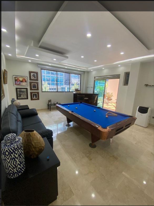 casas - 
EN VENTA CASA EN LOS CACICAZGOS
con610 construcción y 800 metros de solar 8