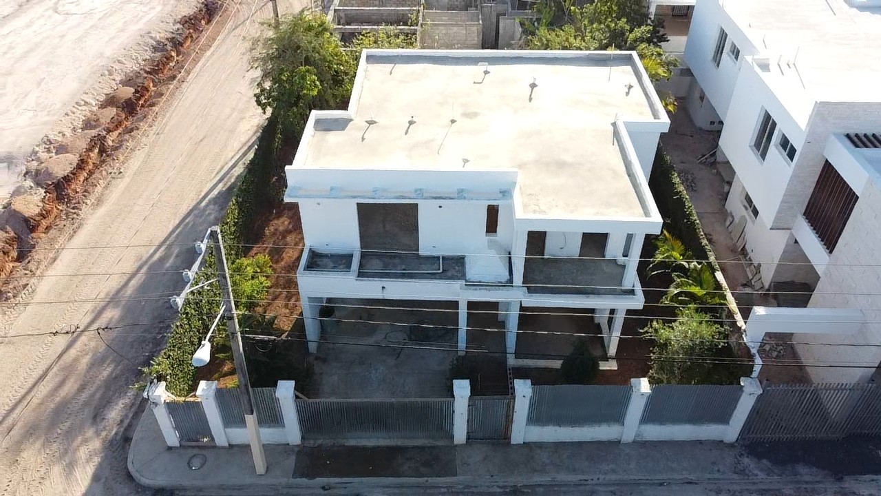 casas - De Venta Casa Espaciosa y con ubicación privilegiada 
Residencial Petrópolis   0