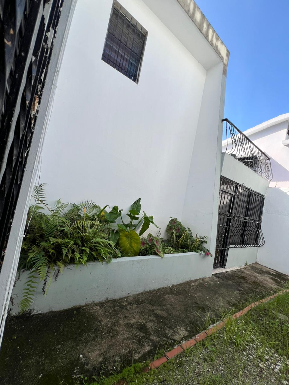 casas - Vendo Casa en Altos de Arroyo Hondo 2 y alquiler  2