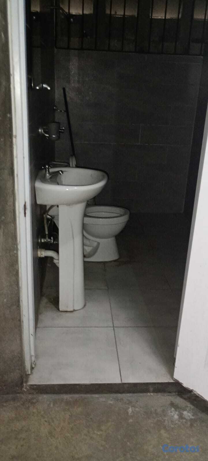 oficinas y locales comerciales - ALQUILO NAVE. Localizada en Ensanche La Fe. 700 mt 2