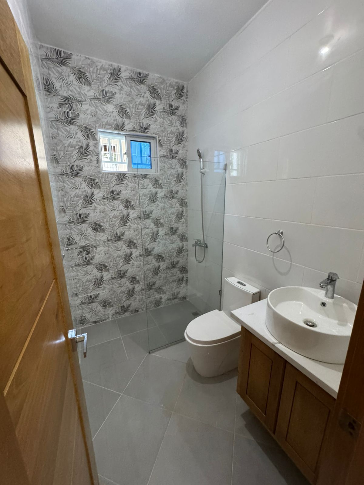 casas - casa moderna totalmente nueva, pocos minutos del malecón y centro de la ciudad  7