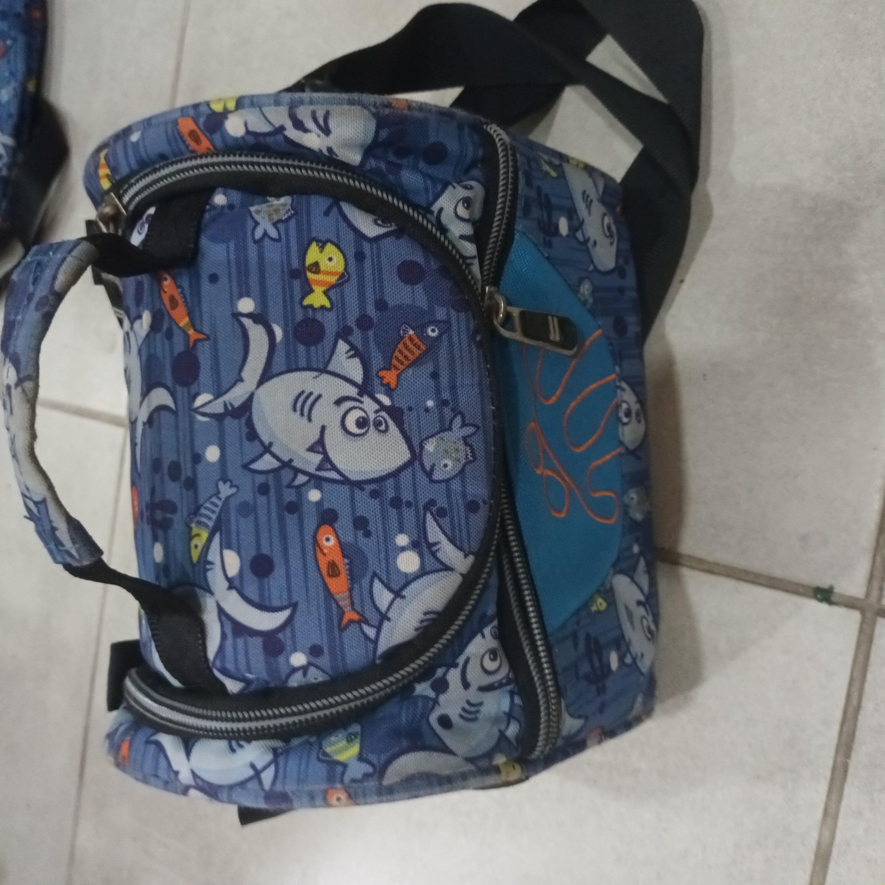 accesorios - Mochila escolar con rueditas y lonchera comida  2