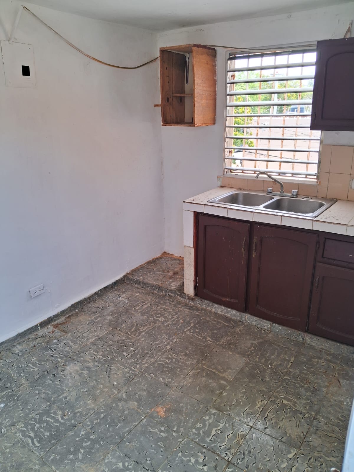apartamentos - se alquila apartamento de 1hb 9500 en el 30 de mayo 6
