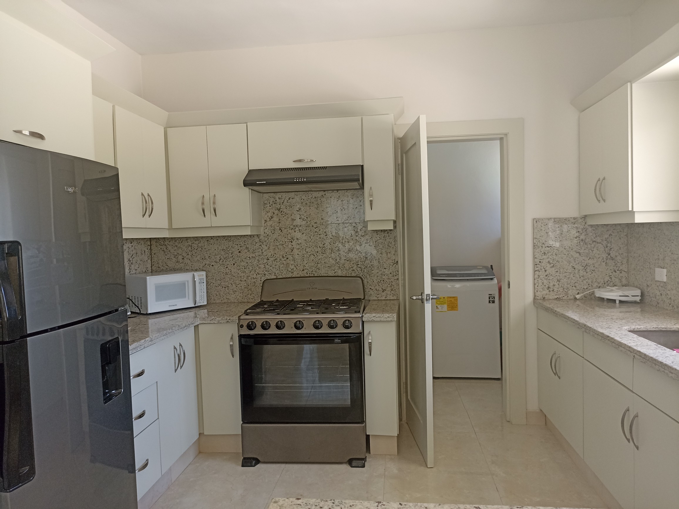 casas vacacionales y villas - Villa próximo a playa dorada con buenos espacios y luz natural 7