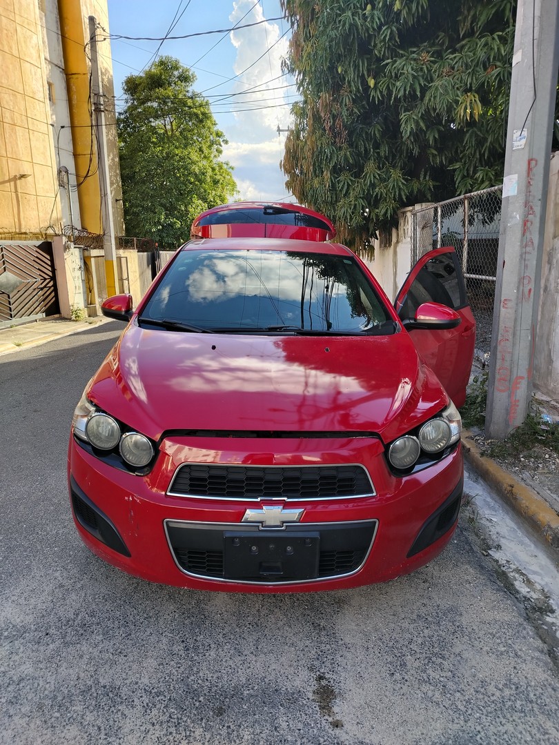 carros - Chevrolet sonic 2015 turbo , el precio es negociable  3