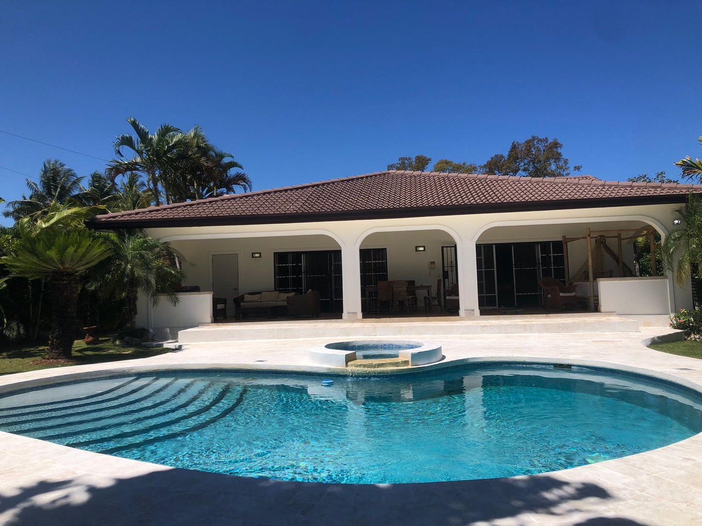 casas vacacionales y villas - En tercera linea de playa villa con muy buenos espacios  1