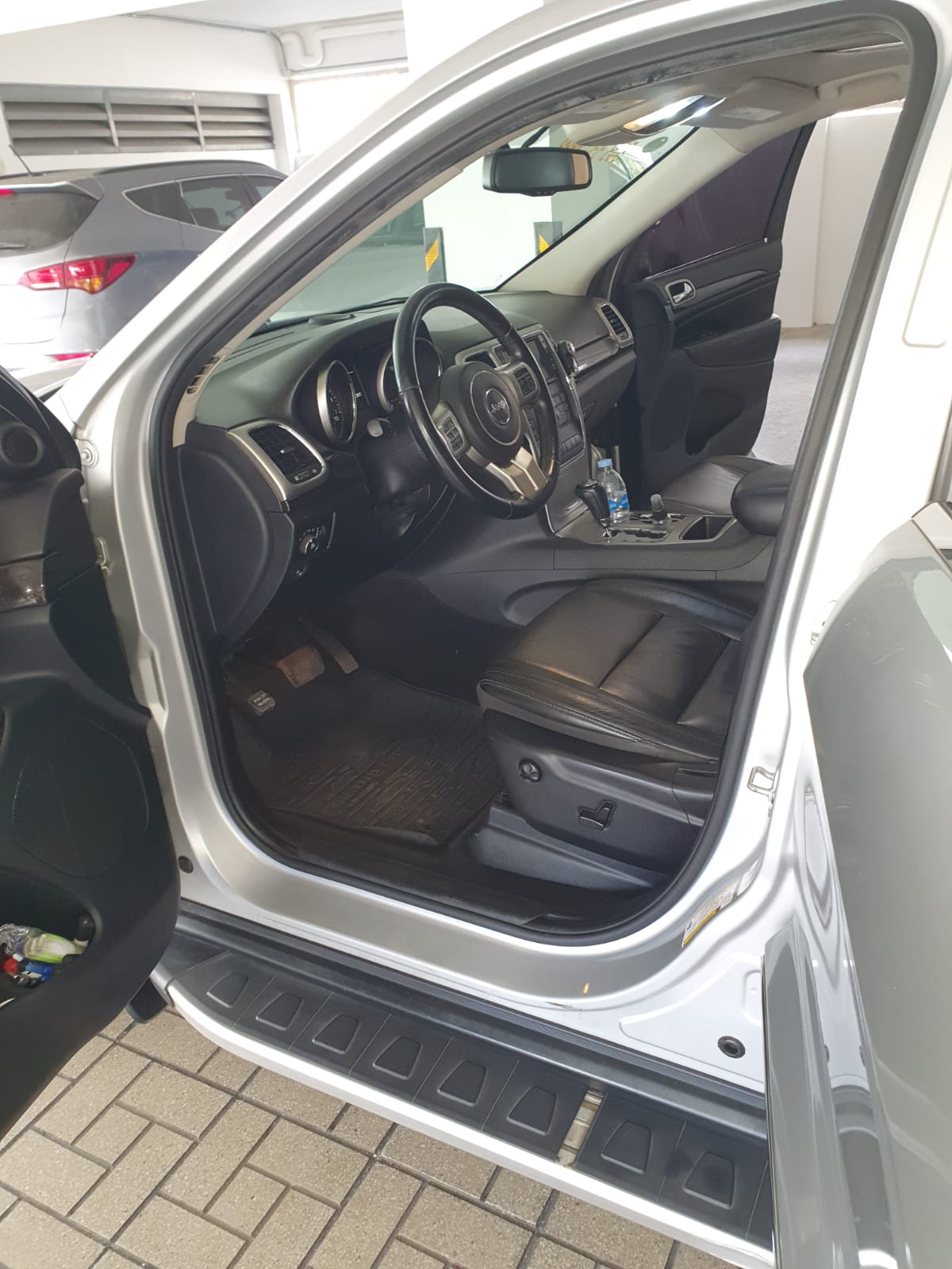 jeepetas y camionetas - venta de oportunidad Jeep laredo 4x4 2012. 2