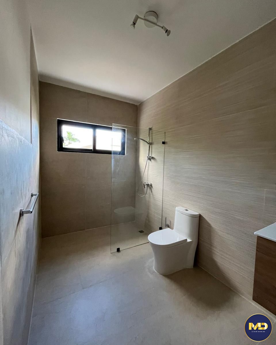 casas vacacionales y villas - 🏡Villa de Lujo Amueblada en Punta Cana Village | Piscina |4HB| 6BÑ| ✨ 8