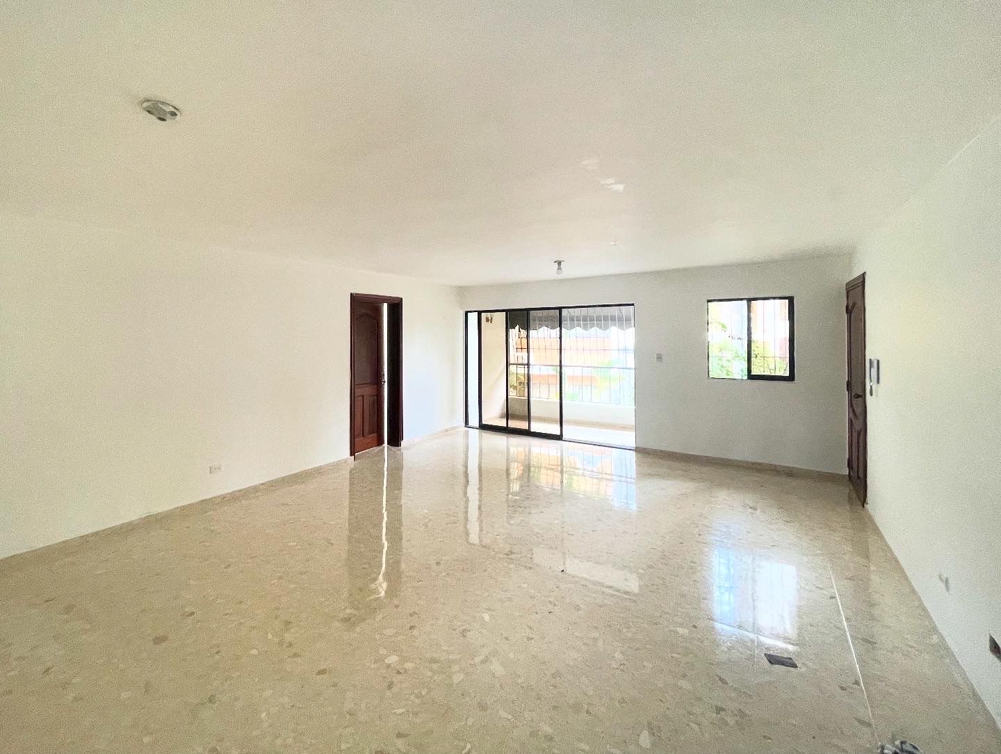 apartamentos - Alquiler en Los Cacicazgos – Zona exclusiva, residencial cerrado y seguro.  5