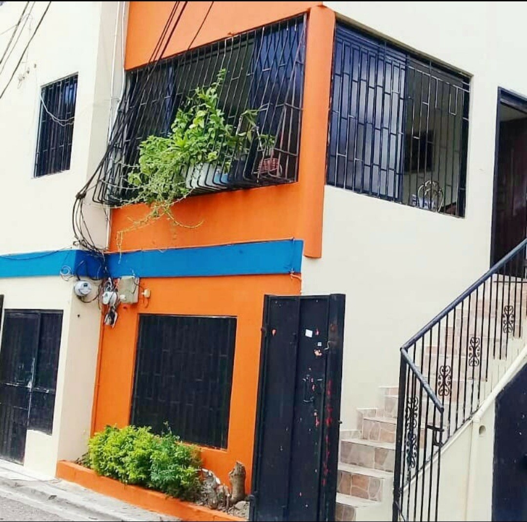 apartamentos - EDIFICIO DE TRES APARTAMENTOS GRANDES EN BAYONA MANOGUAYABO.  0