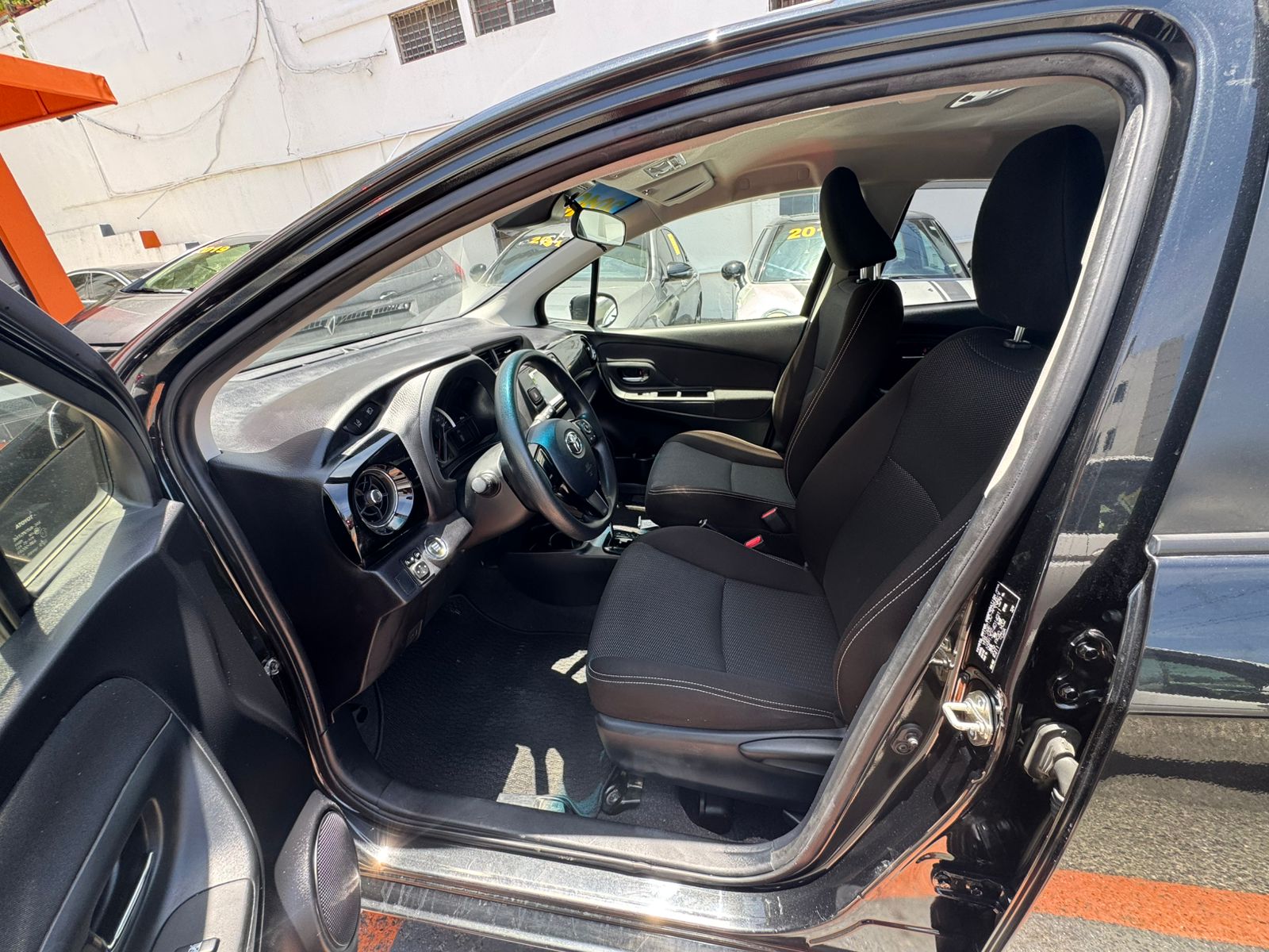 carros - Toyota Vitz 2019 4