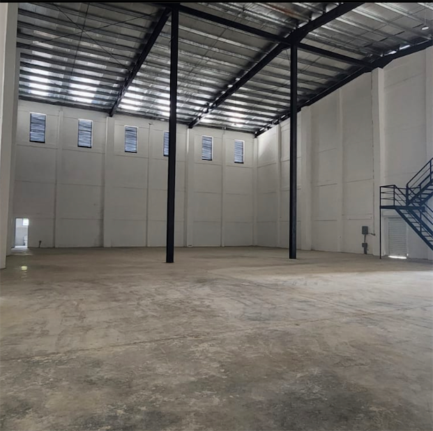 oficinas y locales comerciales - Nave céntrica con buen espacio 1