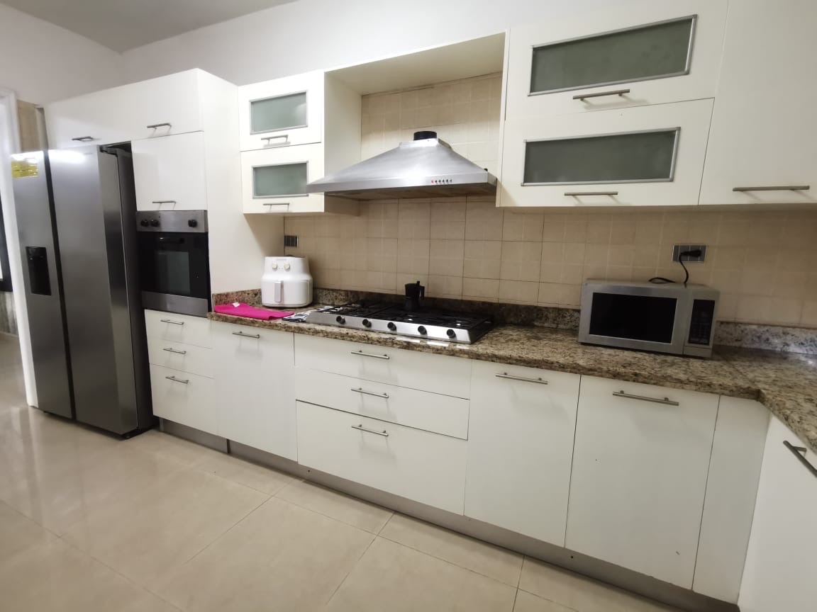 apartamentos - APARTAMENTO AMUEBLADO EN EVARISTO MORALES 3 HABITACIONES 2 PARQUEOS 4
