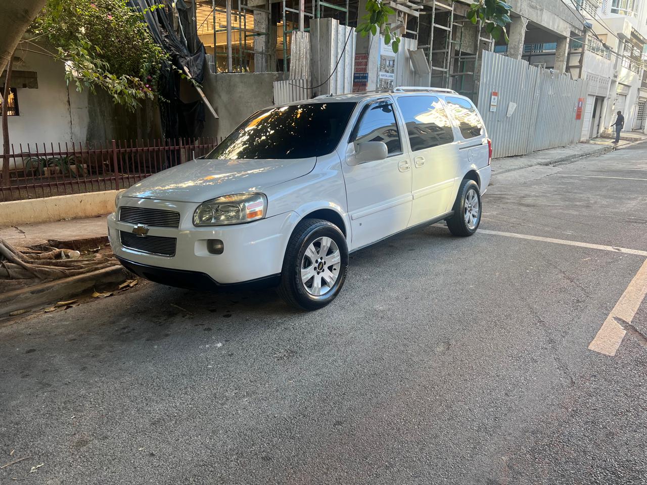 jeepetas y camionetas - Vendo minivan Chevrolet Uplander 2007 /único dueño