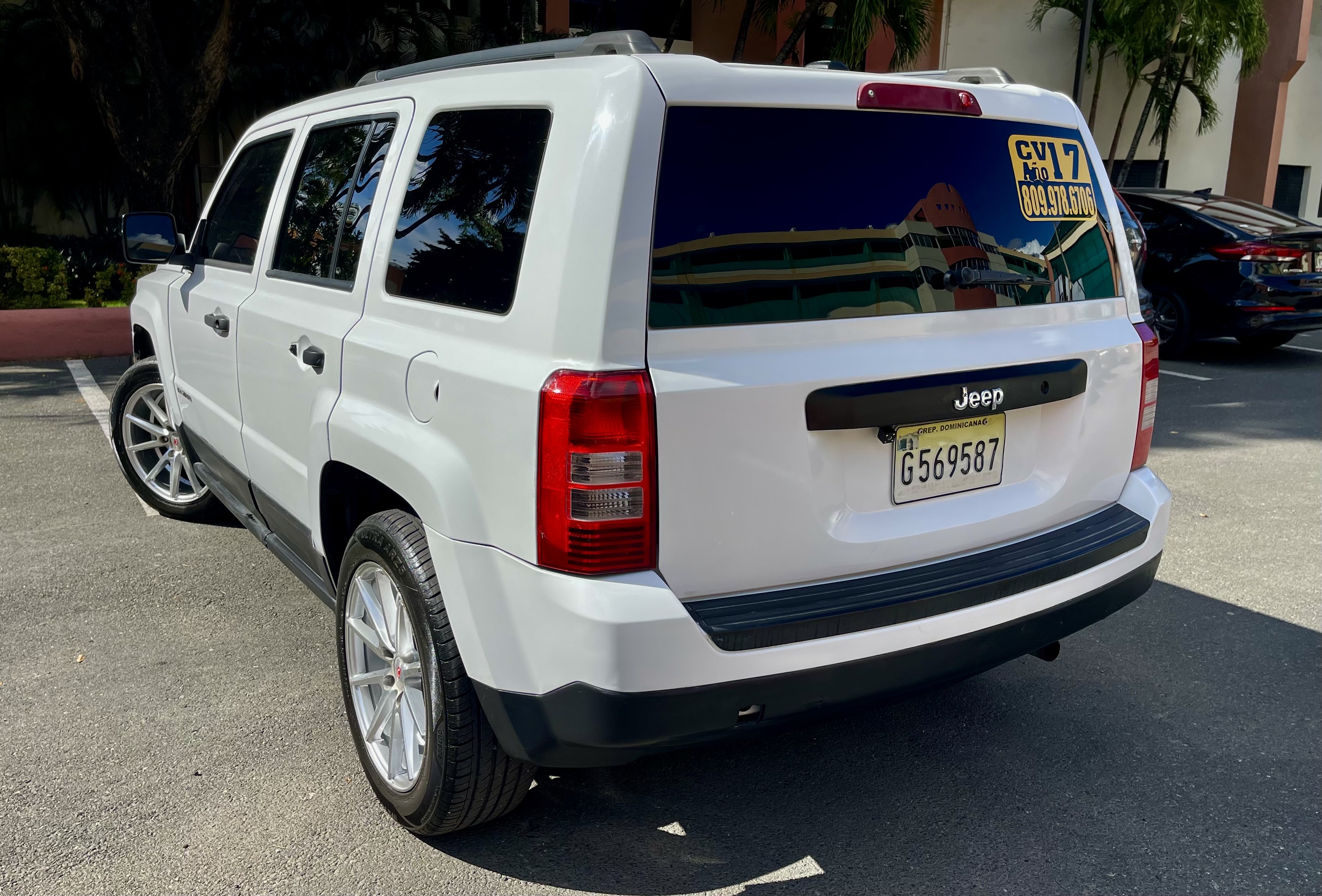 jeepetas y camionetas - Jeep Patriot excelente estado, segundo dueño y muy económica, vidrios tintados.
 1