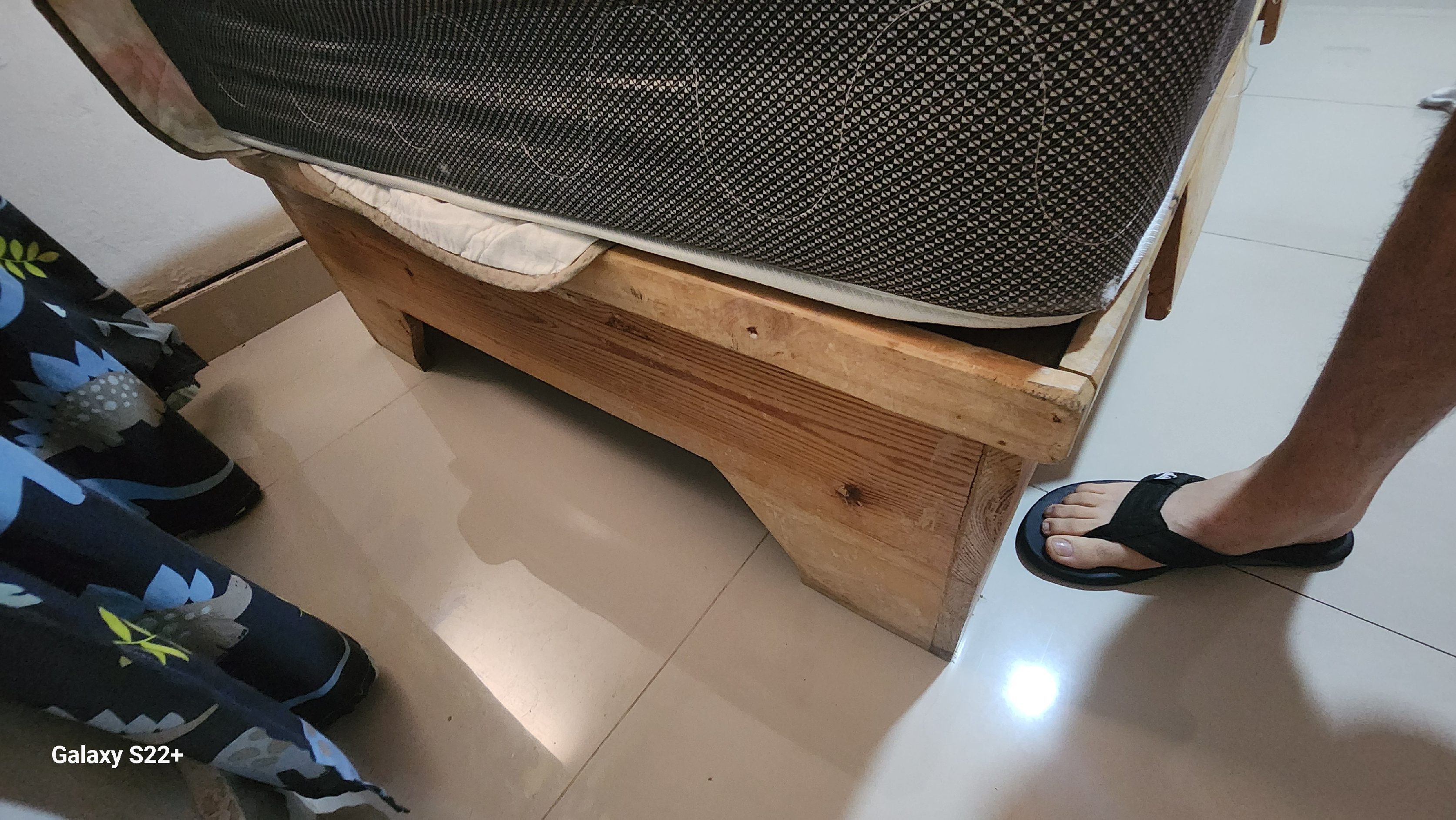 muebles y colchones - Vendo base y colchón twin 73x38, en buenas condiciones.  6
