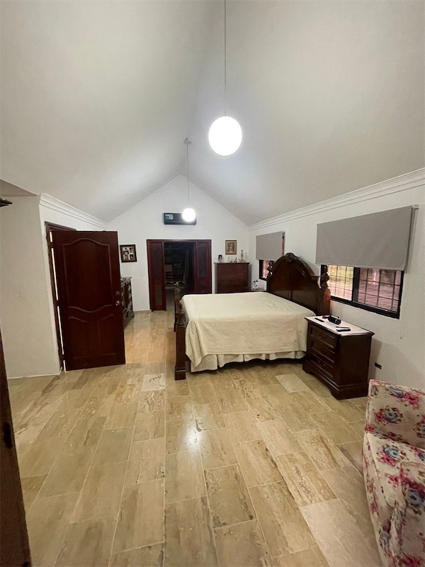 casas - Venta de casa con piscina de 1,159mts en el Distrito Nacional Santo Domingo  5