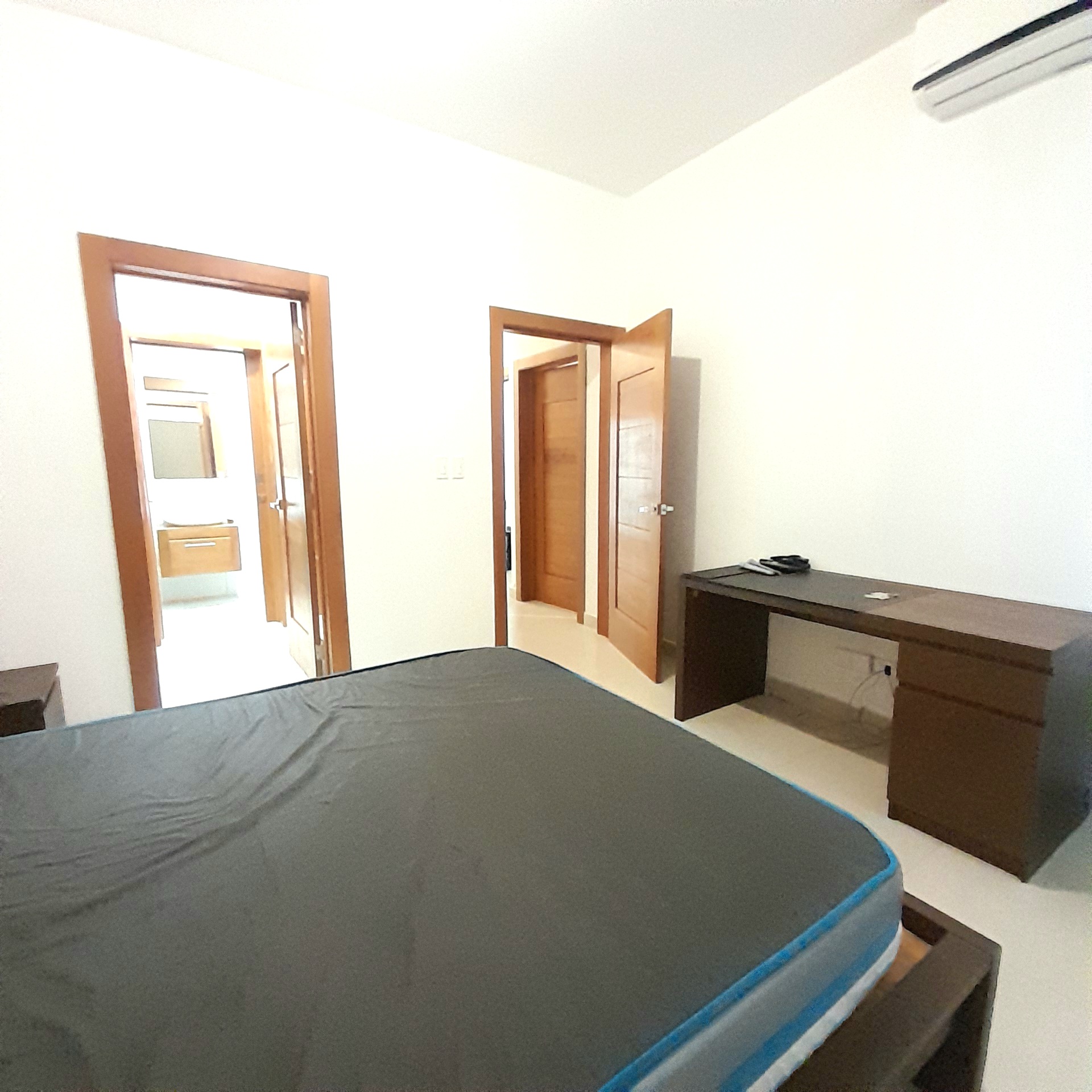 apartamentos - venta en Naco cerca nacional de la Tiradentes 8