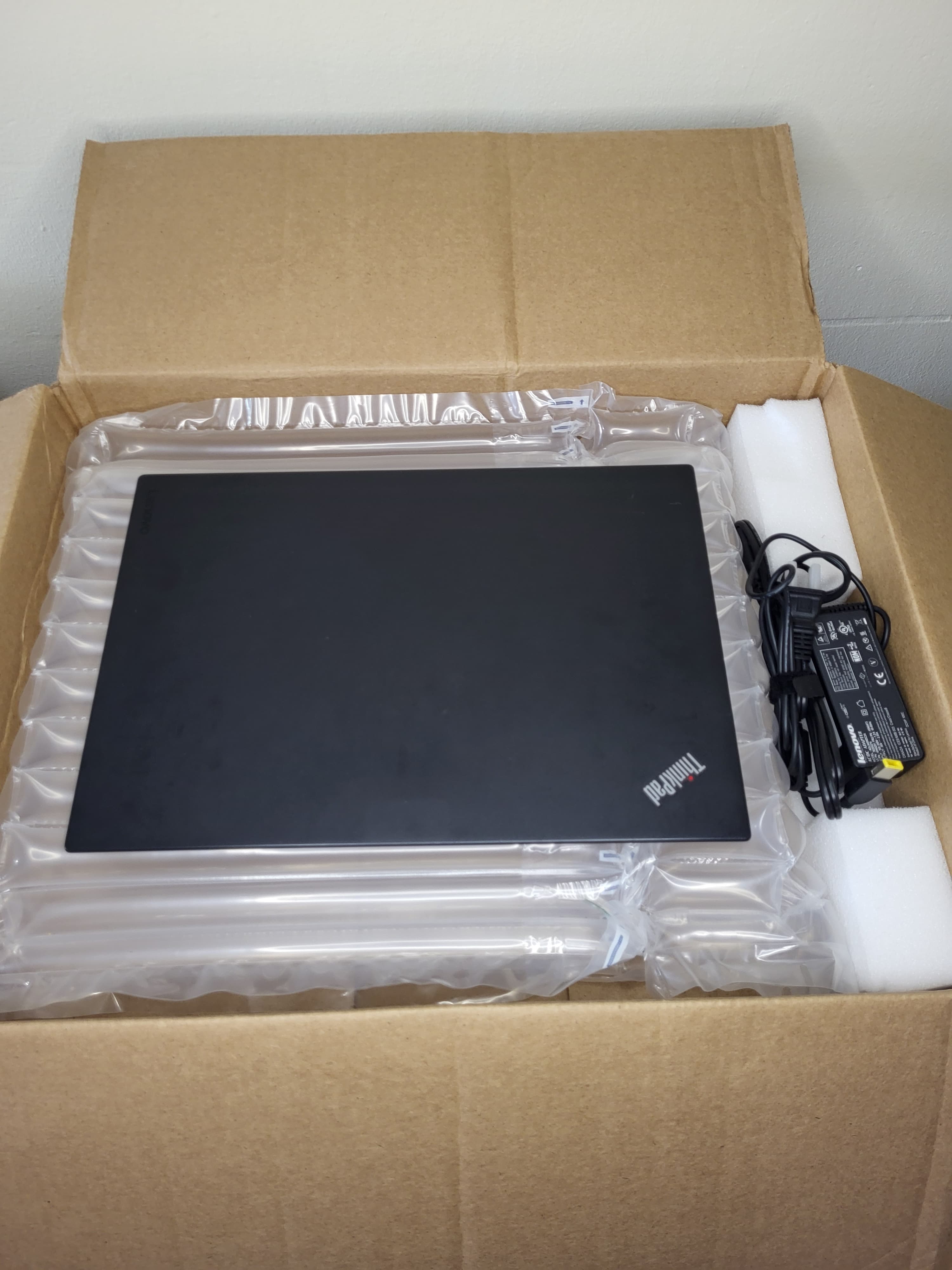 computadoras y laptops - LENOVO T460S CORE i5 + 20GB RAM +256GB SSD M.2 2